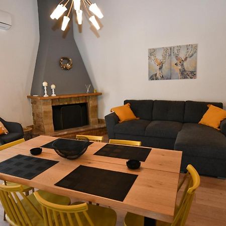 Downtown Loft Lejlighed Aigio Eksteriør billede