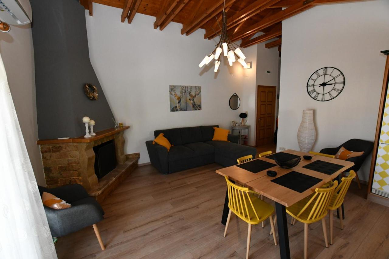 Downtown Loft Lejlighed Aigio Eksteriør billede
